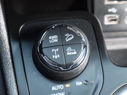 Used 2017 Jeep Cherokee Trailhawk w/ Trailer Tow Group image 20