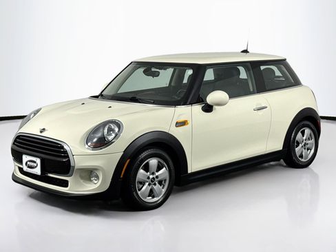 Used 2019 MINI Cooper 2-Door Hardtop image 6