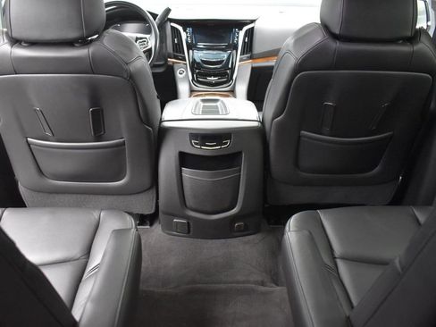 Used 2020 Cadillac Escalade Luxury w/ LPO, Radiant Package AWD/4WD image 32