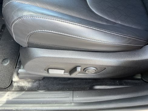 Used 2025 Kia Carnival FWD image 15