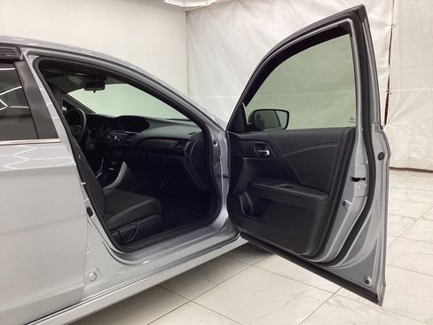 Used 2017 Honda Accord Sport image 17