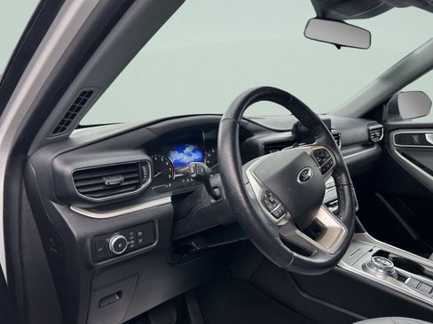 Used 2021 Ford Explorer XLT w/ Equipment Group 202A image 13