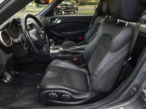 Used 2020 Nissan 370Z Touring Sport image 17