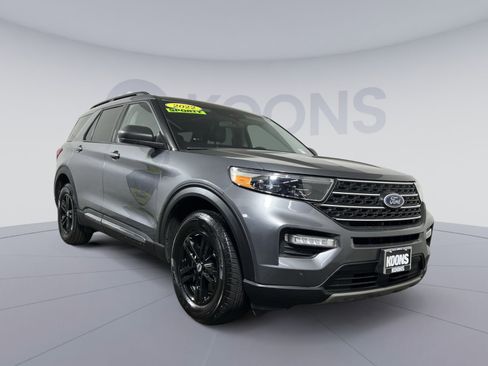 Used 2022 Ford Explorer XLT w/ Equipment Group 202A image 10
