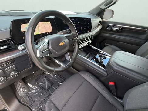 Certified 2025 Chevrolet Suburban LS RWD image 18