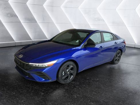 Used 2026 Hyundai Elantra Sport FWD image 2