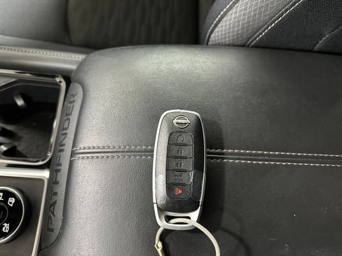 Used 2025 Nissan Pathfinder SV AWD/4WD image 61