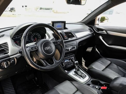 Used 2018 Audi Q3 2.0T Premium Plus w/ Premium Plus Package FWD image 3