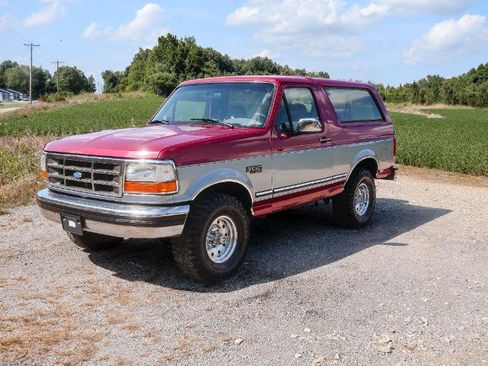 Used 1995 Ford Bronco XLT AWD/4WD image 2