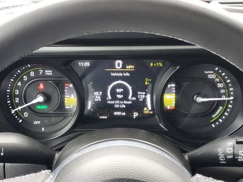 Used 2025 Jeep Wrangler Unlimited Sahara AWD/4WD image 27