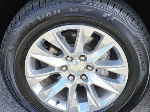 Used 2023 Chevrolet Suburban Premier image 10