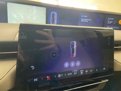 Used 2024 Lincoln Nautilus Reserve image 33