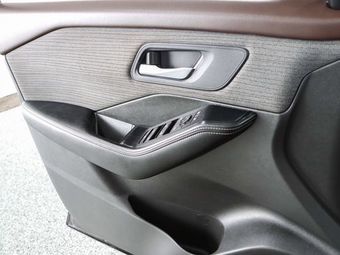 Used 2023 Nissan Rogue SV FWD image 21