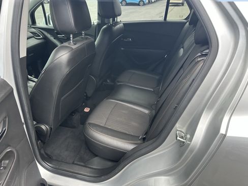 Used 2024 Chevrolet Trax LT w/ LT Convenience Package FWD image 6