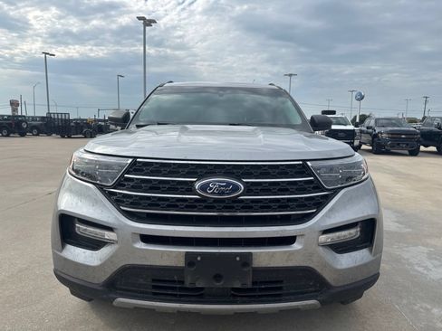 Used 2023 Ford Explorer XLT w/ Equipment Group 202A RWD image 8
