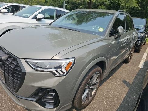 Used 2023 Audi Q3 2.0T Premium w/ Black Optic Sport Package AWD/4WD image 3