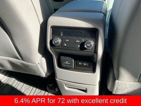 Certified 2023 GMC Acadia SLT w/ Technology Package image 33