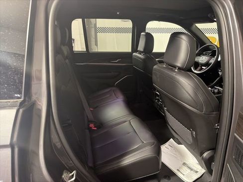 New 2026 Jeep Grand Cherokee Limited w/ Limited Altitude Package AWD/4WD image 33