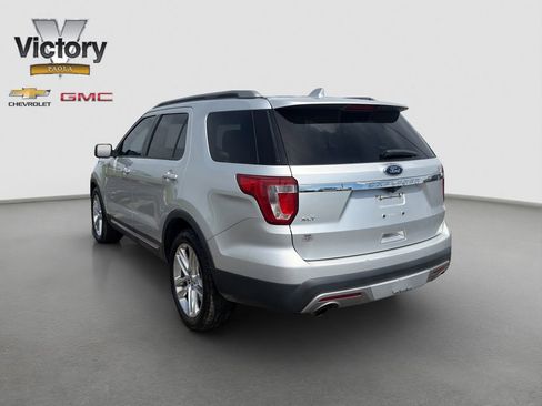 Used 2017 Ford Explorer XLT w/ Equipment Group 202A FWD image 4