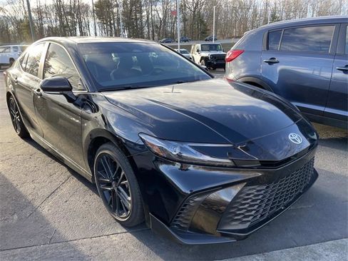 Used 2025 Toyota Camry SE image 5