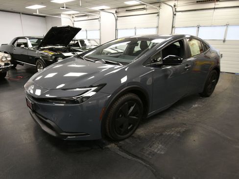 Certified 2024 Toyota Prius LE image 3