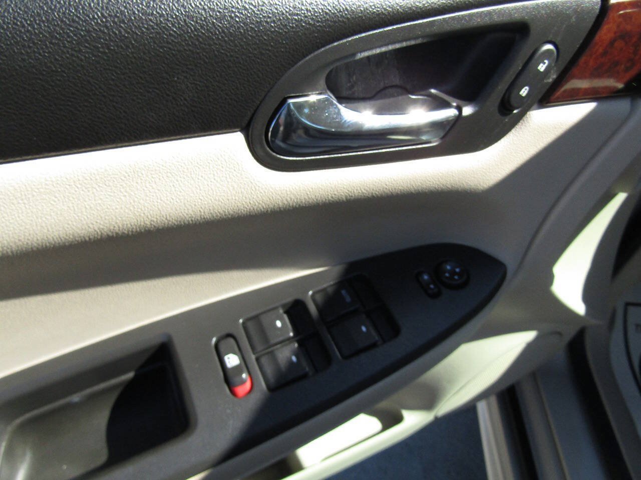 Used 2011 Chevrolet Impala LT FWD image 8