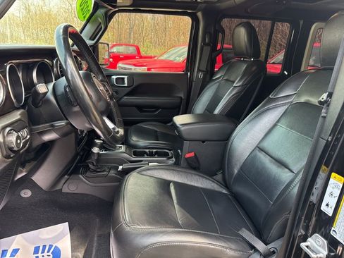 Used 2020 Jeep Wrangler Unlimited Sahara image 14