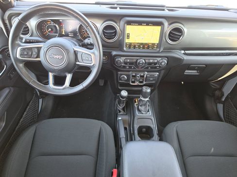 Used 2022 Jeep Wrangler Unlimited Sahara w/ LED Lighting Group AWD/4WD image 9