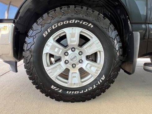 Used 2018 Nissan Titan SV image 38