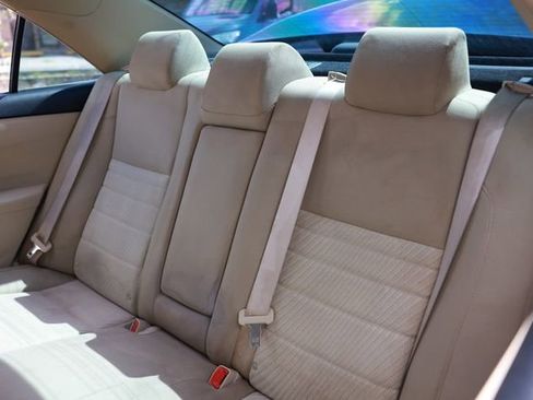 Used 2015 Toyota Camry LE image 11