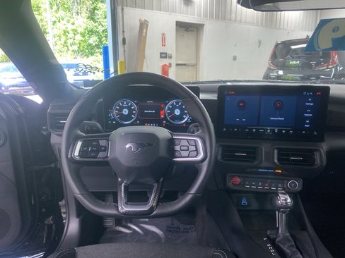 Used 2025 Ford Mustang Coupe RWD image 18