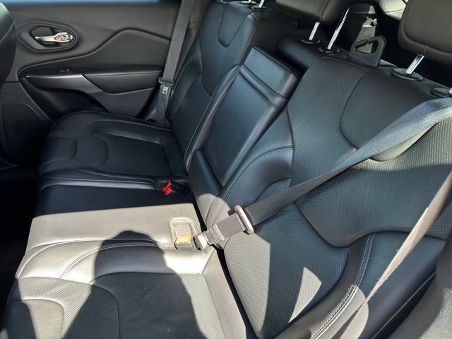 Used 2019 Jeep Cherokee Limited AWD/4WD image 8