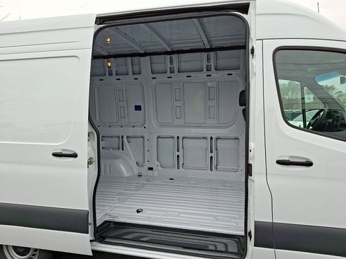 Used 2025 Mercedes-Benz Sprinter 2500 image 11