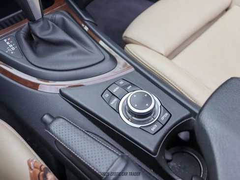 Used 2010 BMW 135i Convertible image 61