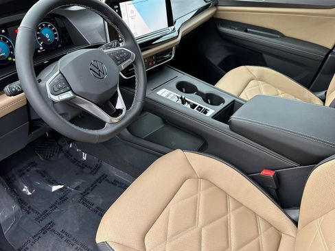 New 2025 Volkswagen Atlas Cross Sport SE image 9