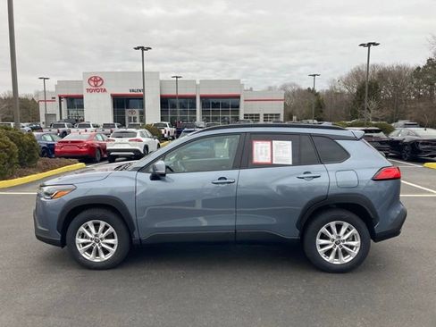 Used 2022 Toyota Corolla Cross LE w/ Moonroof Package image 2