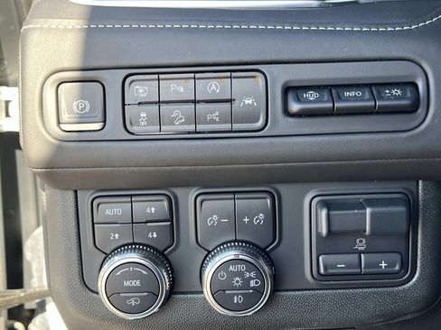 Used 2024 GMC Yukon XL Denali Ultimate image 31