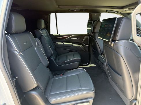 Certified 2023 Cadillac Escalade ESV Premium Luxury AWD/4WD image 33