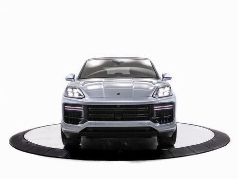 Certified 2025 Porsche Cayenne Turbo image 10