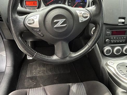 Used 2018 Nissan 370Z Coupe RWD image 12