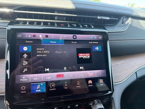 Used 2021 Jeep Grand Cherokee L Summit w/ Luxury Tech Group V AWD/4WD image 25