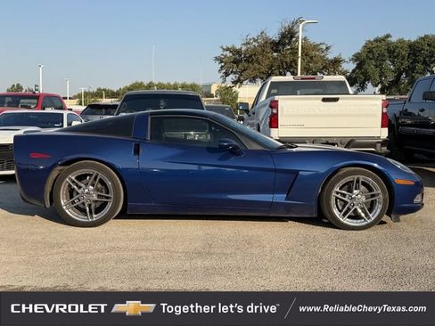 Used 2005 Chevrolet Corvette Coupe w/ Preferred Equipment Group RWD image 3