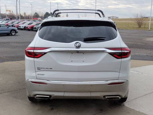Used 2020 Buick Enclave Essence image 6