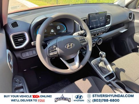 Certified 2025 Hyundai Venue SE image 2