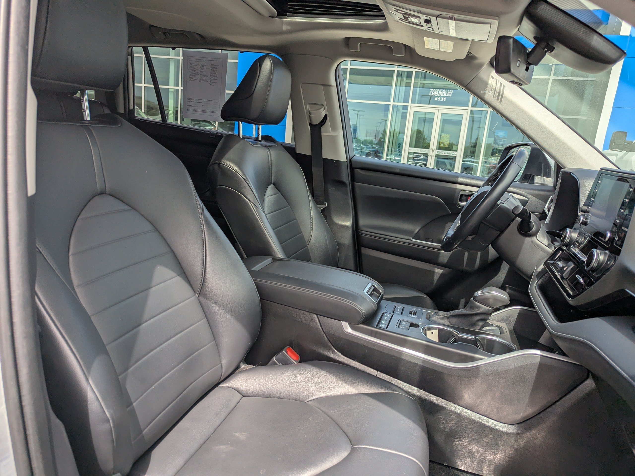 Used 2021 Toyota Highlander XLE AWD/4WD image 40