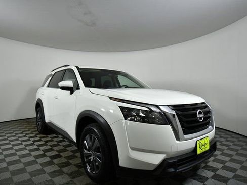 Used 2024 Nissan Pathfinder SV image 8