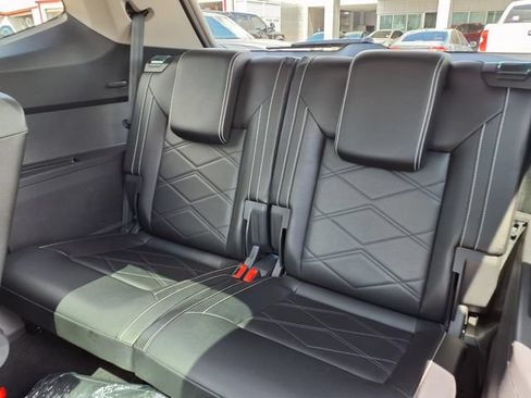 Used 2024 Volkswagen Atlas SE FWD image 19