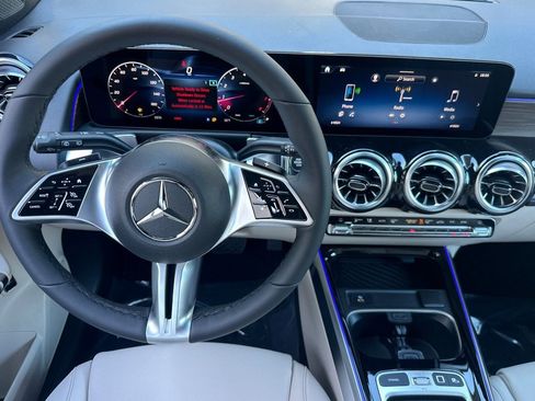 Used 2026 Mercedes-Benz GLB 250 image 25