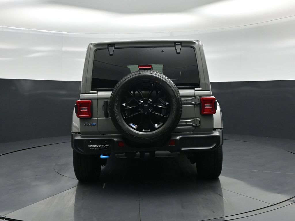 Used 2023 Jeep Wrangler Unlimited Sahara w/ Cold Weather Group AWD/4WD image 25
