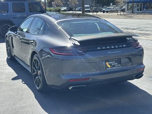 Used 2018 Porsche Panamera 4 image 11